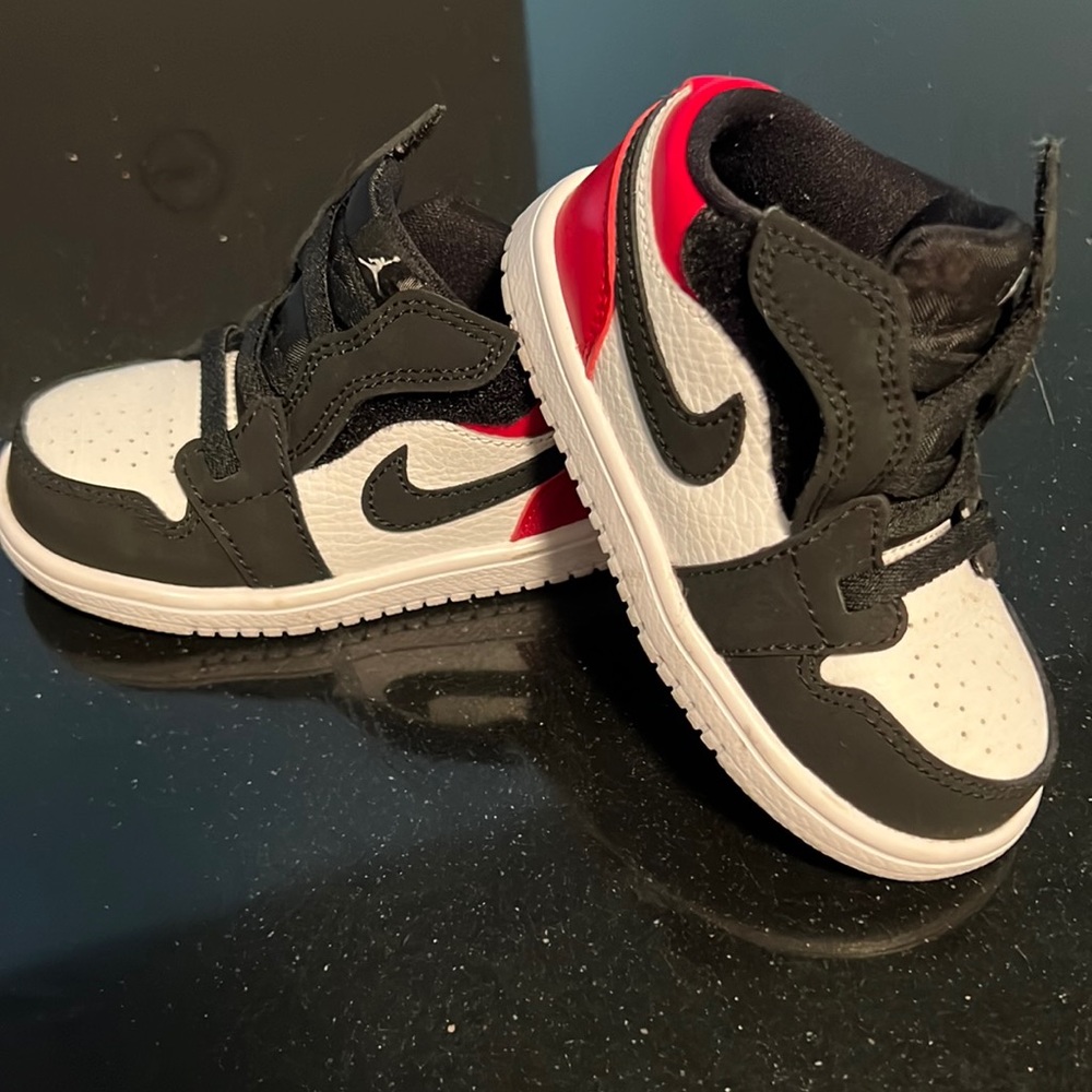 Gently used toddler Jordan’s size 7C